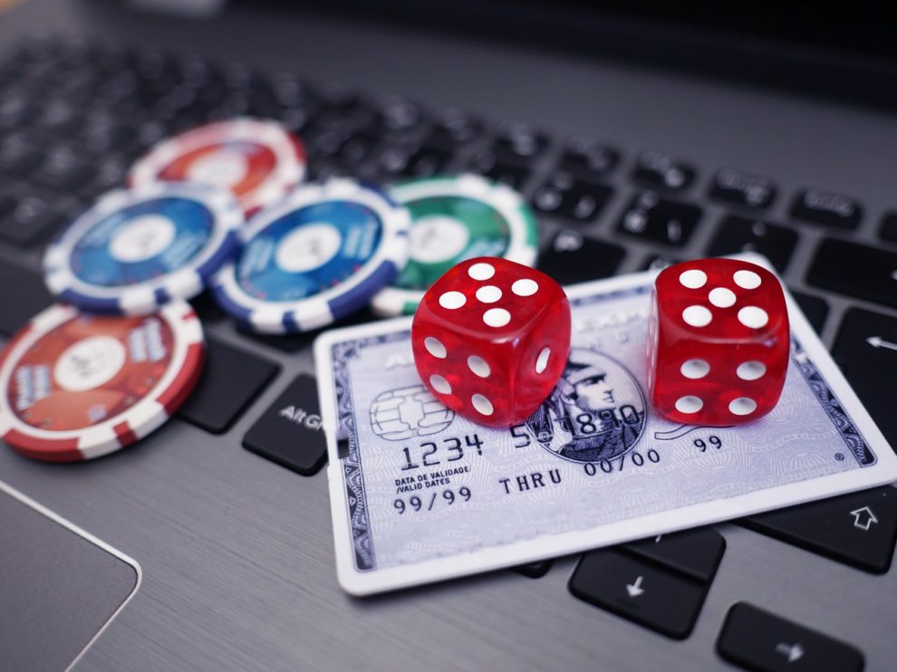 Choose The Right Online Casino Free Money Agent For Placing The Bets