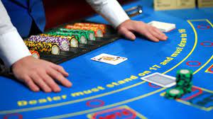How to choose the right online casino to play the game slot?
