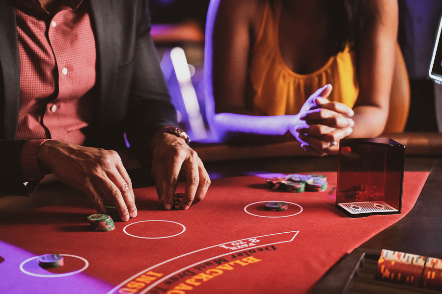 Throw The Dice On Online Gambling Sites To Learn More About Gambling