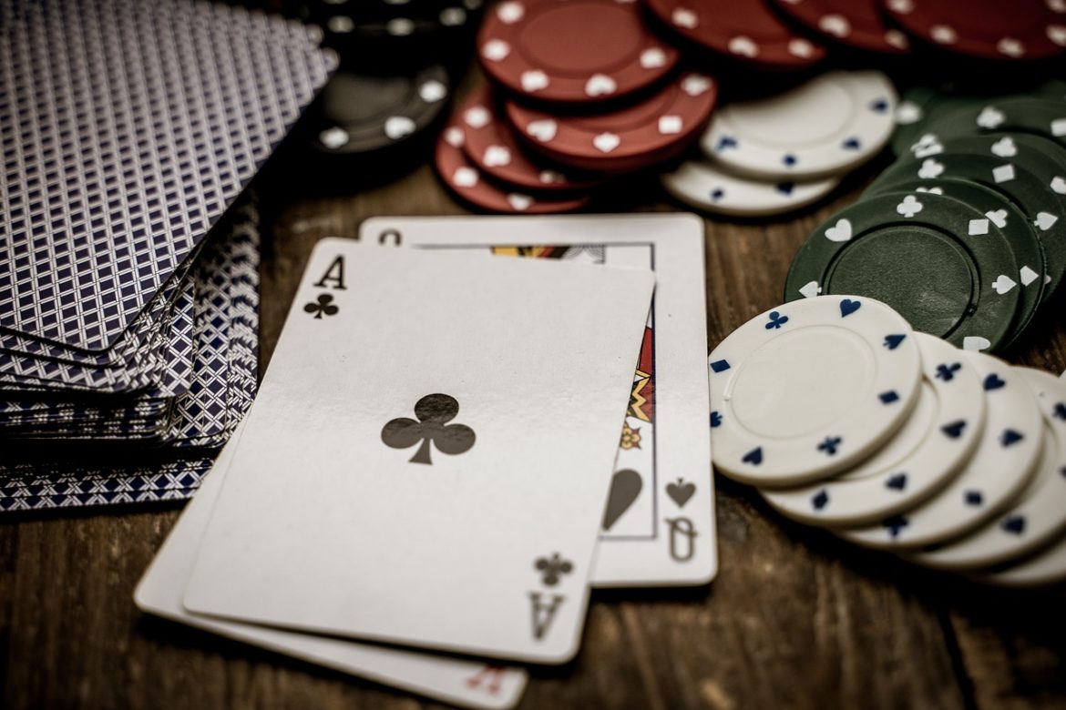 Why the popularity of online gambling is increasing?